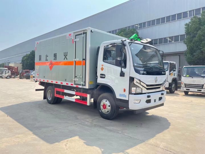 東風多利卡5噸爆破器材運輸車