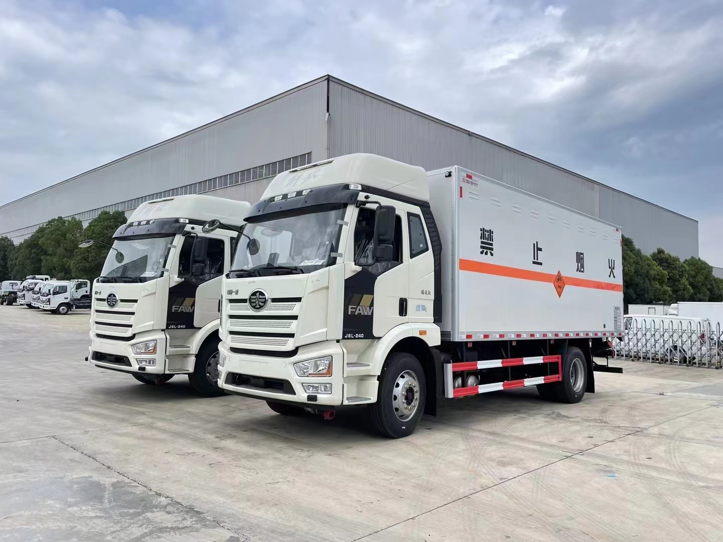 解放7.6米爆破器材運輸車