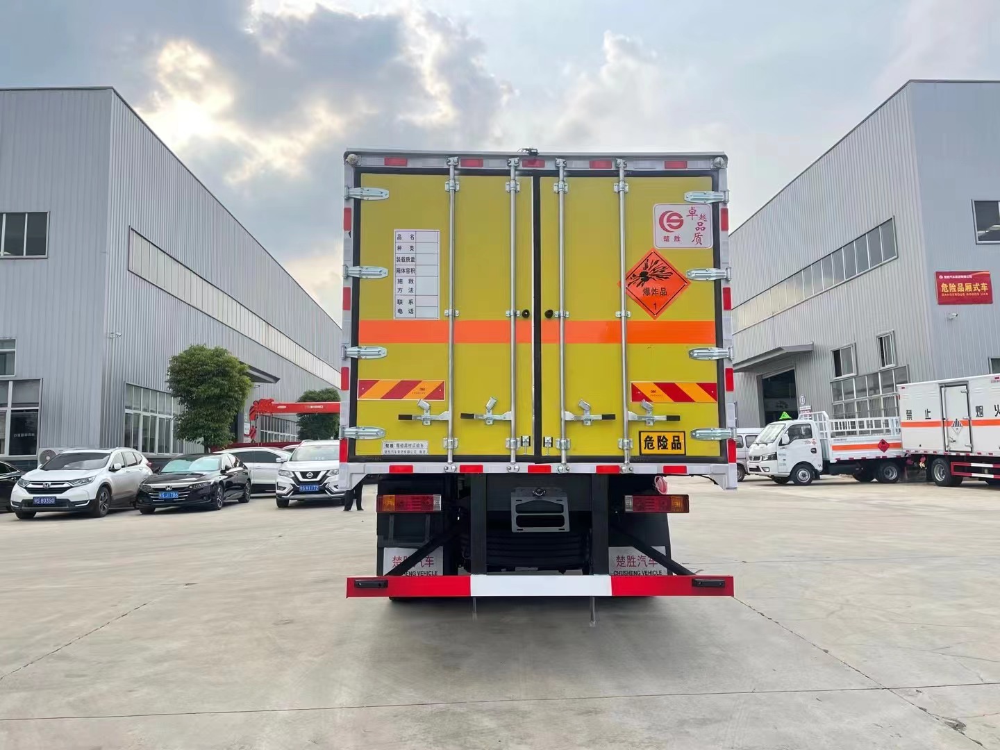 陜汽德龍6.8米煙花炮竹運(yùn)輸車