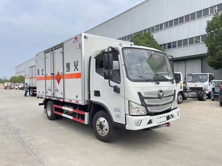 福田歐馬可寬體藍牌4.1米易燃氣體廂式運輸車