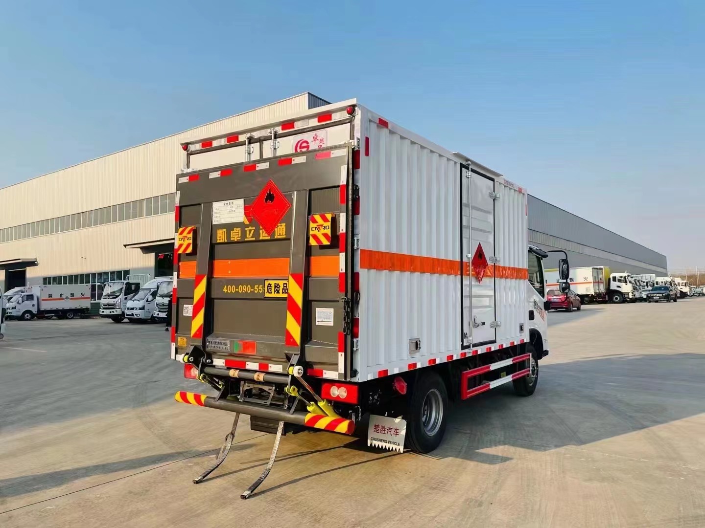 福田奧鈴藍(lán)牌4.1米易燃?xì)怏w廂式運(yùn)輸車(chē)