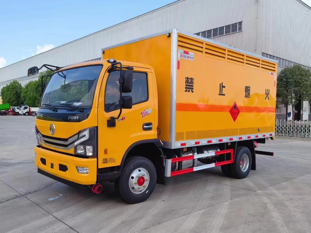 東風多利卡4.3米氣體廂式車