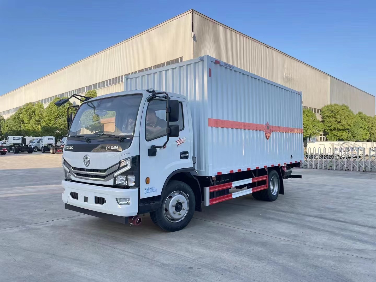 5.2米易燃?xì)怏w廂式車/二類危險(xiǎn)車