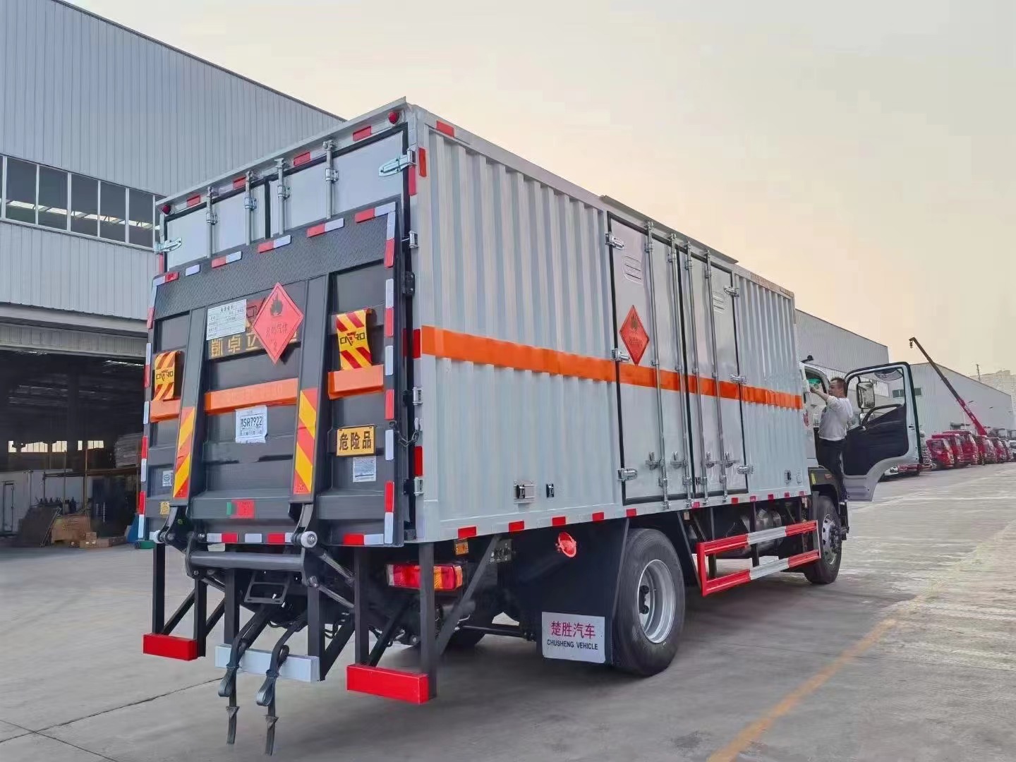 福田歐航6.8米氣體廂式運輸車