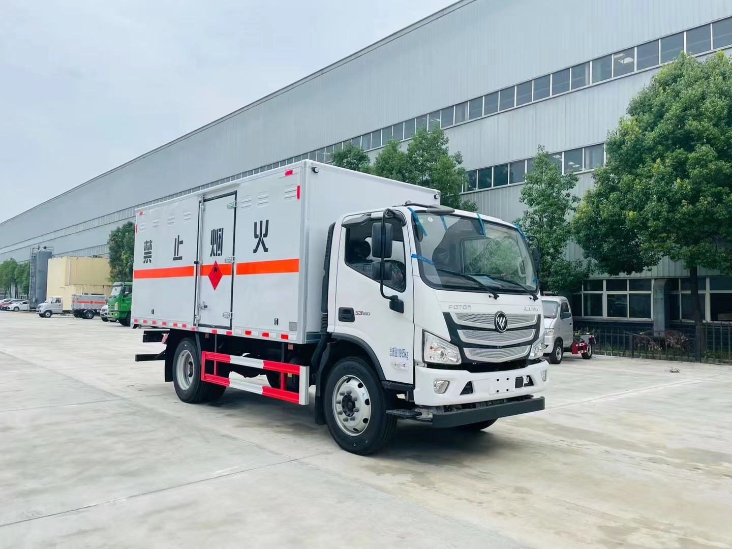 福田歐馬可（5.2米）6.8噸易燃液體廂式運輸車