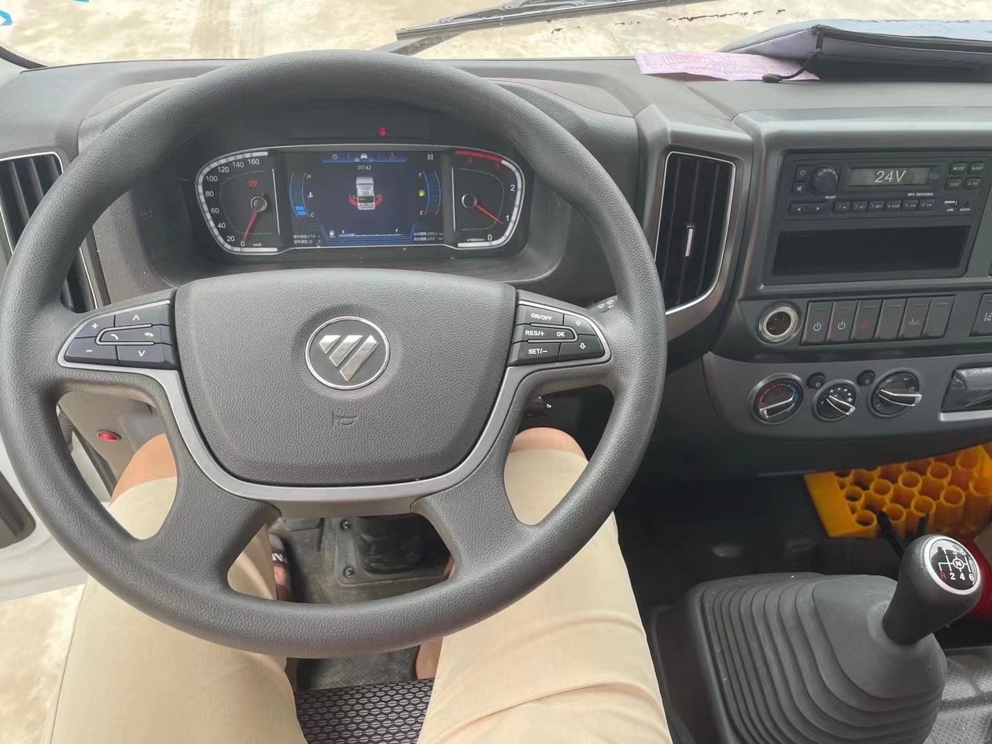 福田歐馬可（5.2米）6.8噸易燃液體廂式運輸車