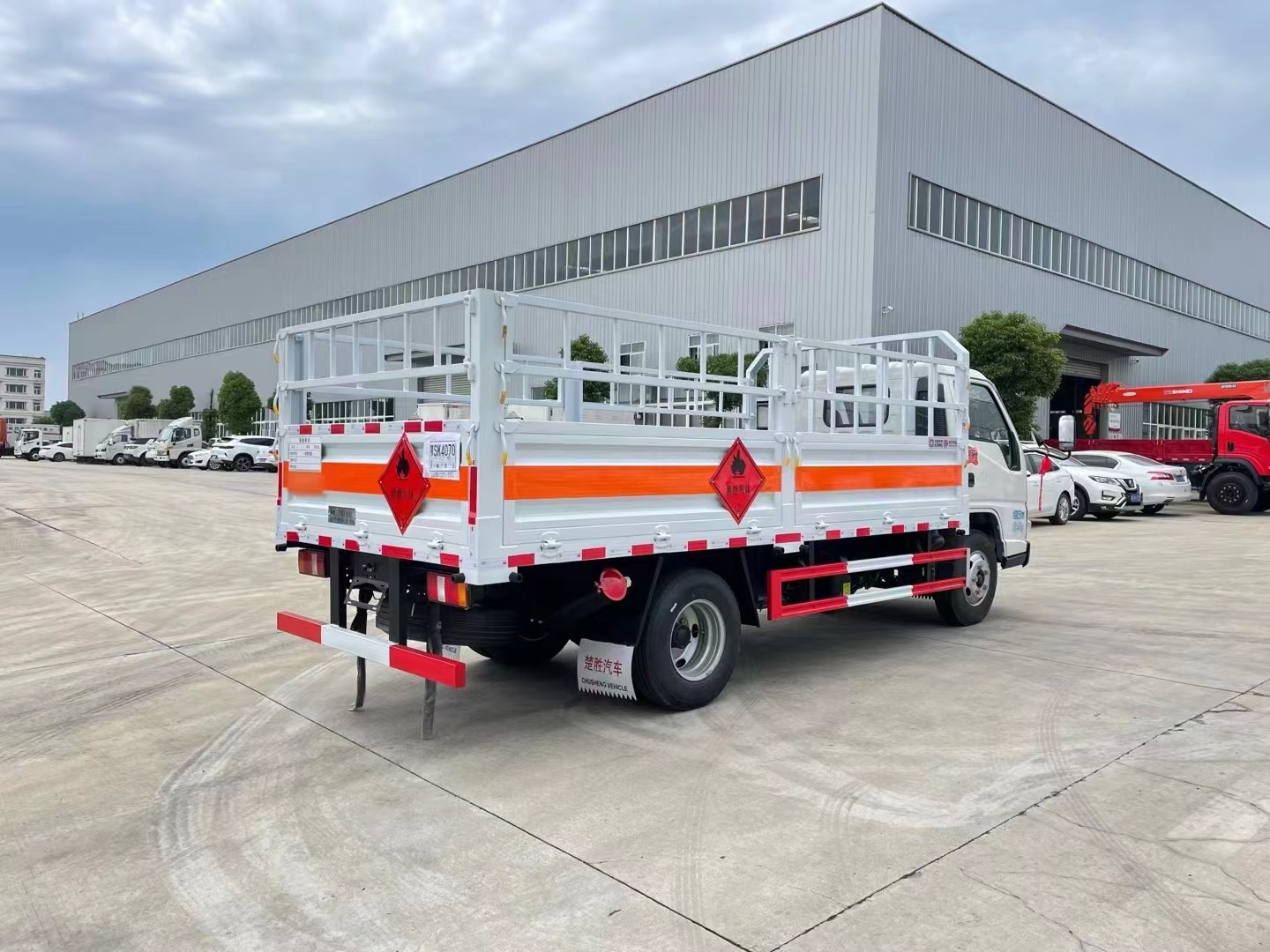 國(guó)六江鈴順達(dá)藍(lán)牌4.15米氣瓶運(yùn)輸車