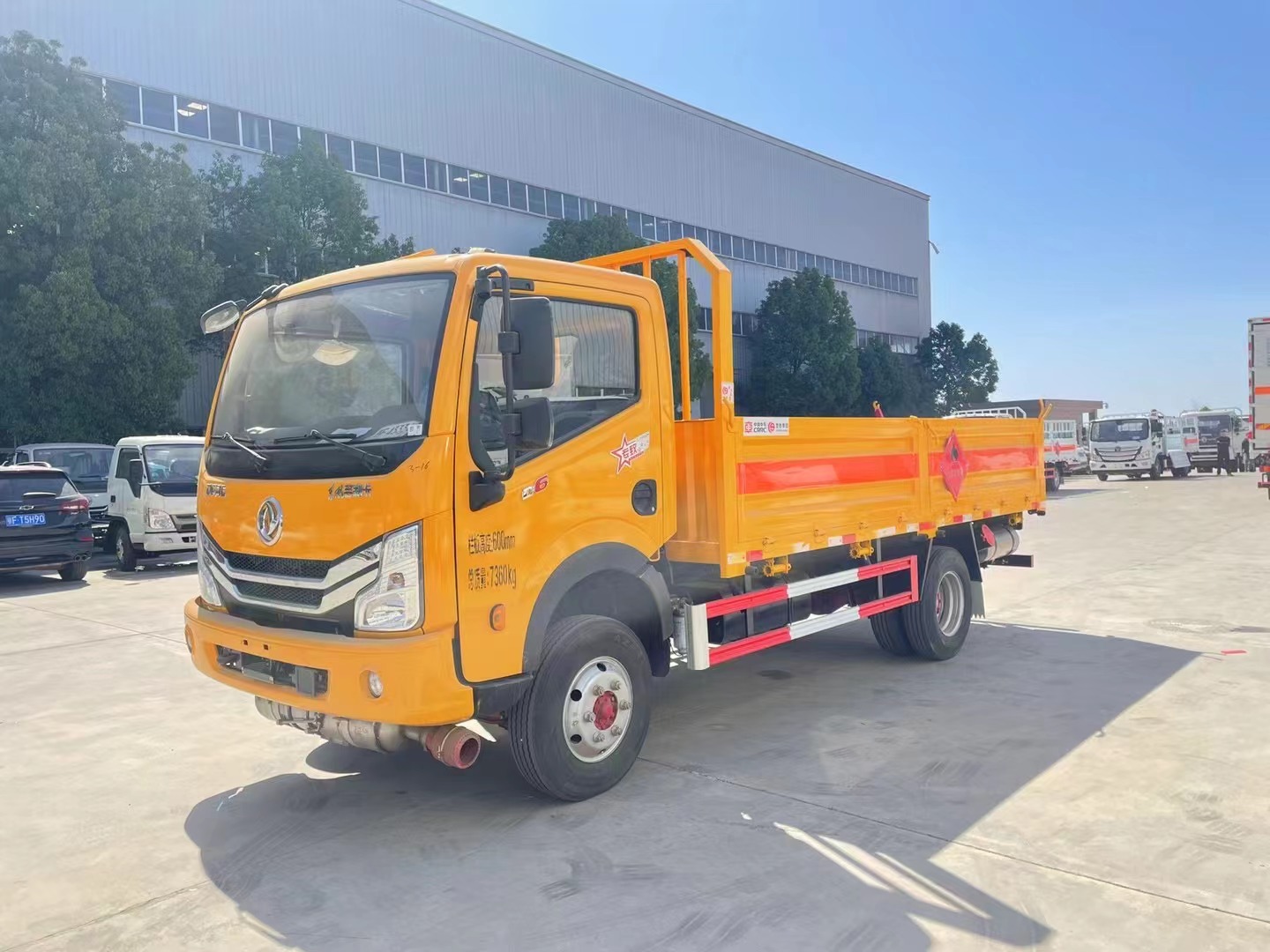 東風(fēng)多利卡4噸氣瓶運(yùn)輸車玉柴發(fā)動(dòng)機(jī)