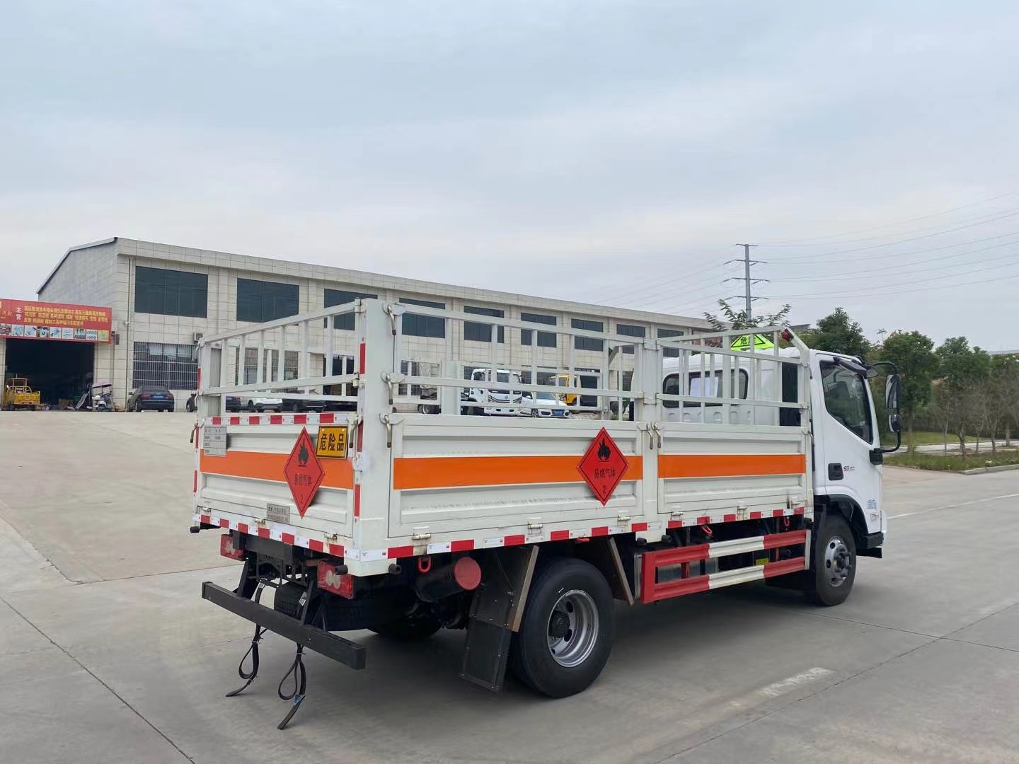 福田歐馬可4.1米4.7噸氣瓶運(yùn)輸車/黃牌