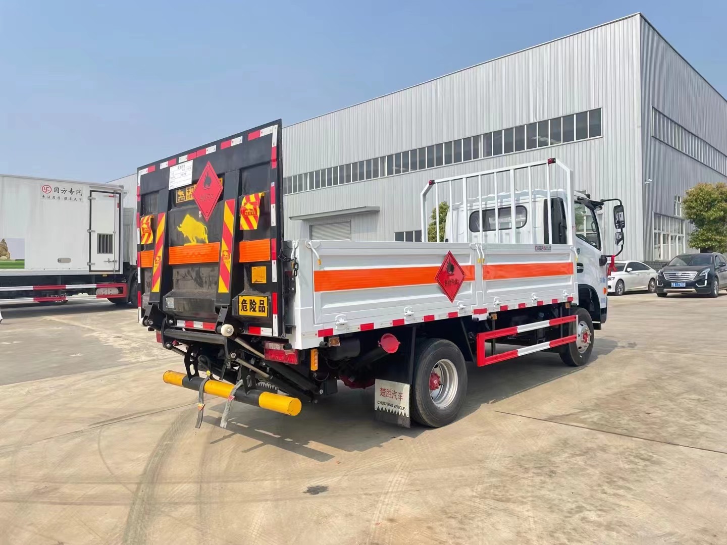 東風4.3米氣瓶運輸車/黃牌5噸