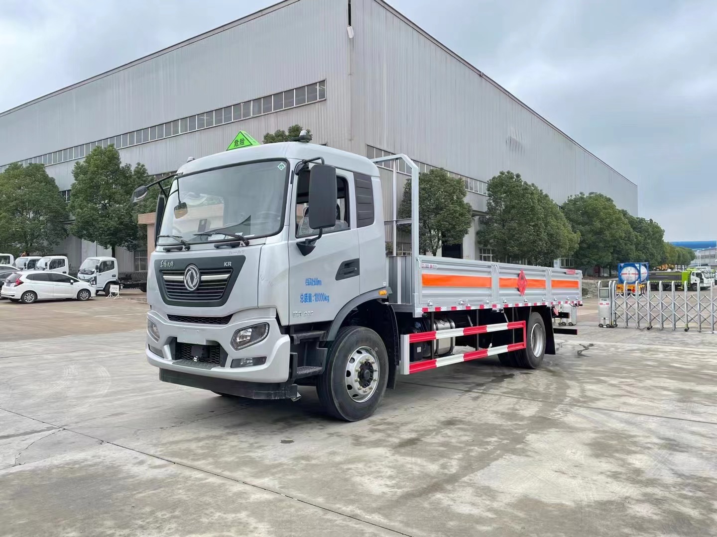 東風天錦6.7米氣瓶運輸車