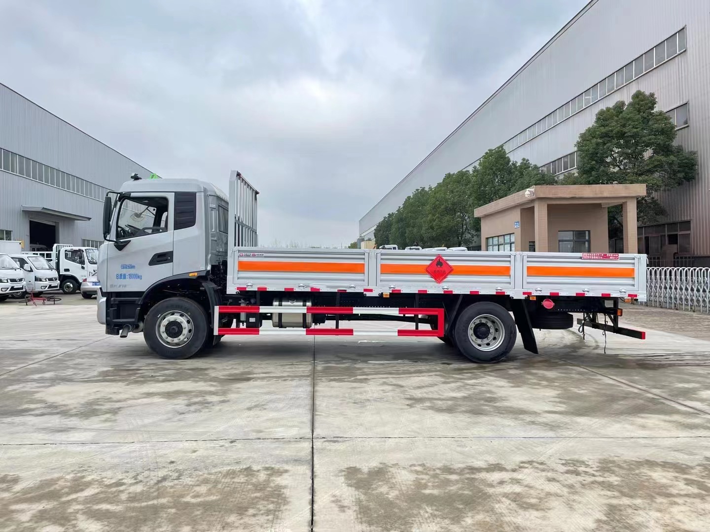 東風天錦6.7米氣瓶運輸車