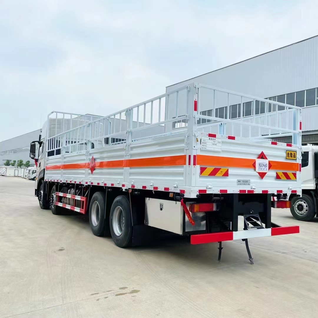 9米6氣瓶運(yùn)輸車/天龍氣瓶車/前四后八危險(xiǎn)品倉(cāng)欄車