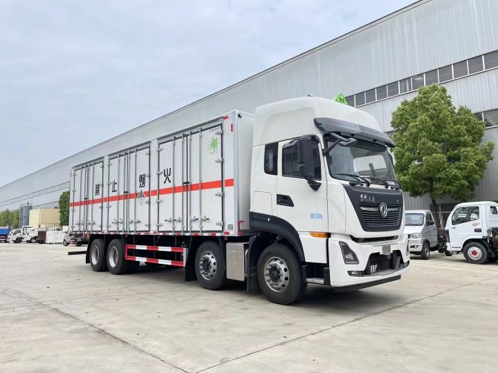 東風(fēng)天龍9.4米雜項危廢車