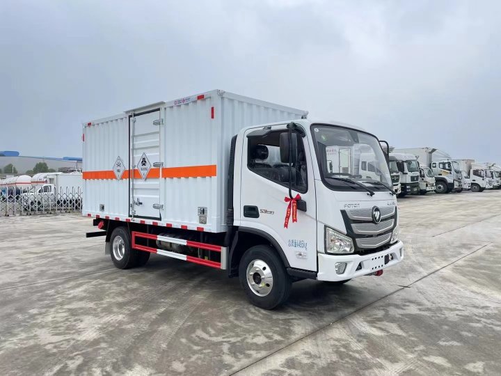 福田歐馬可4.2米藍(lán)牌毒性和感染性物品廂式運輸車