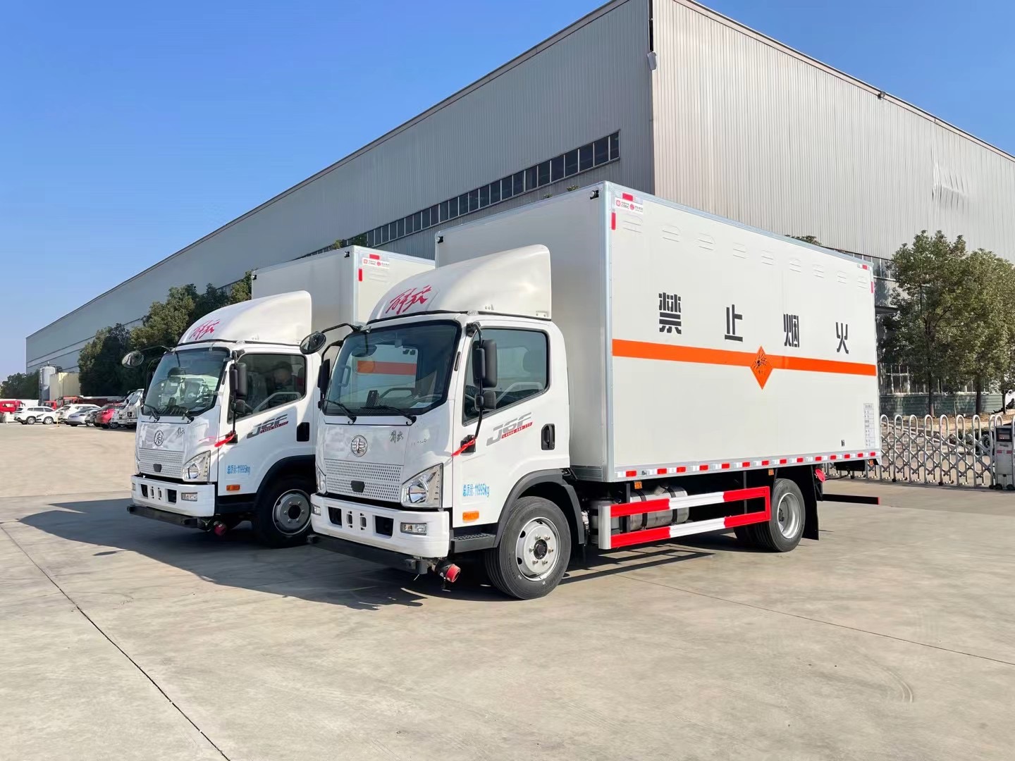 解放5.5米煙花爆竹運輸車