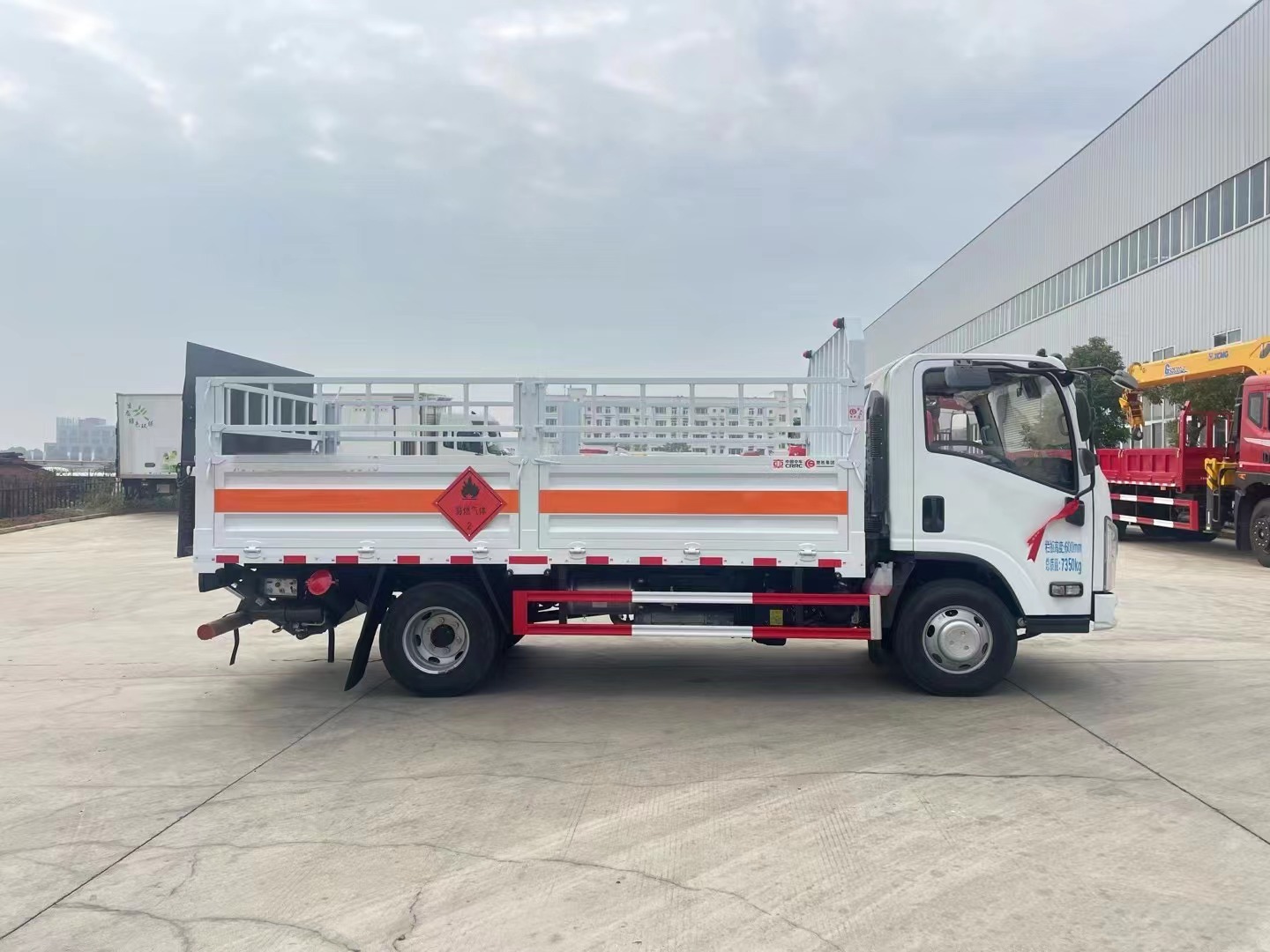 五十鈴黃牌4.15米氣瓶運(yùn)輸車