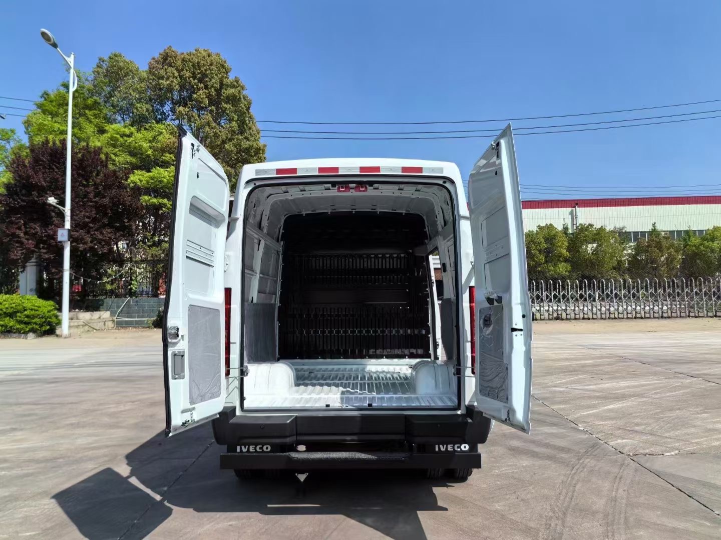 依維柯面包式氣體氣瓶危險品運輸車