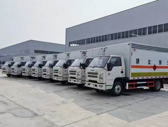 桶裝危化品運輸車，爆破器材運輸車廠家